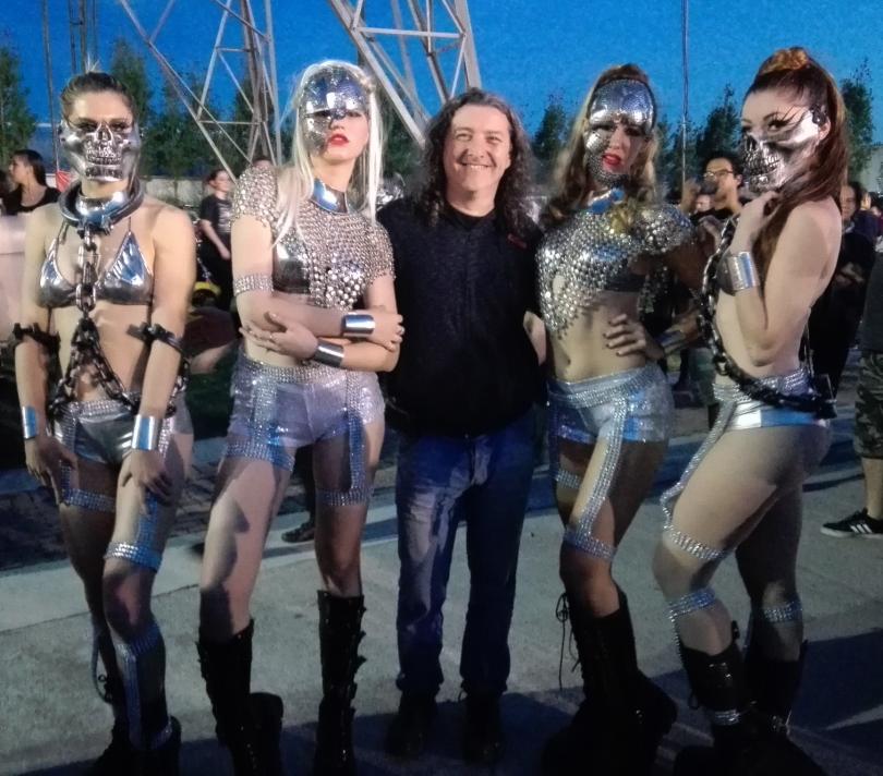 Los Justos, Los Felices y Los Monstruos