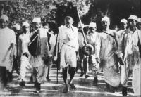 Gandhi por los caminos de la India. Marcha de la Sal.
